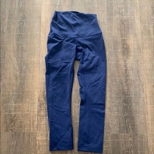 Navy blue lululemon crop leggings